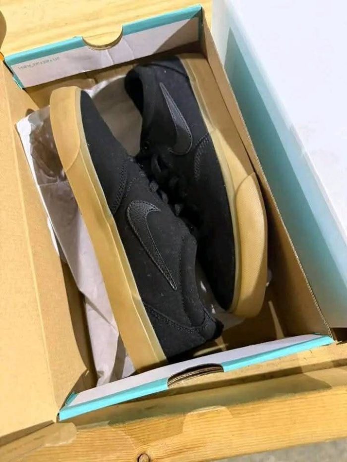 Nike Shoes Pallet - Image 3